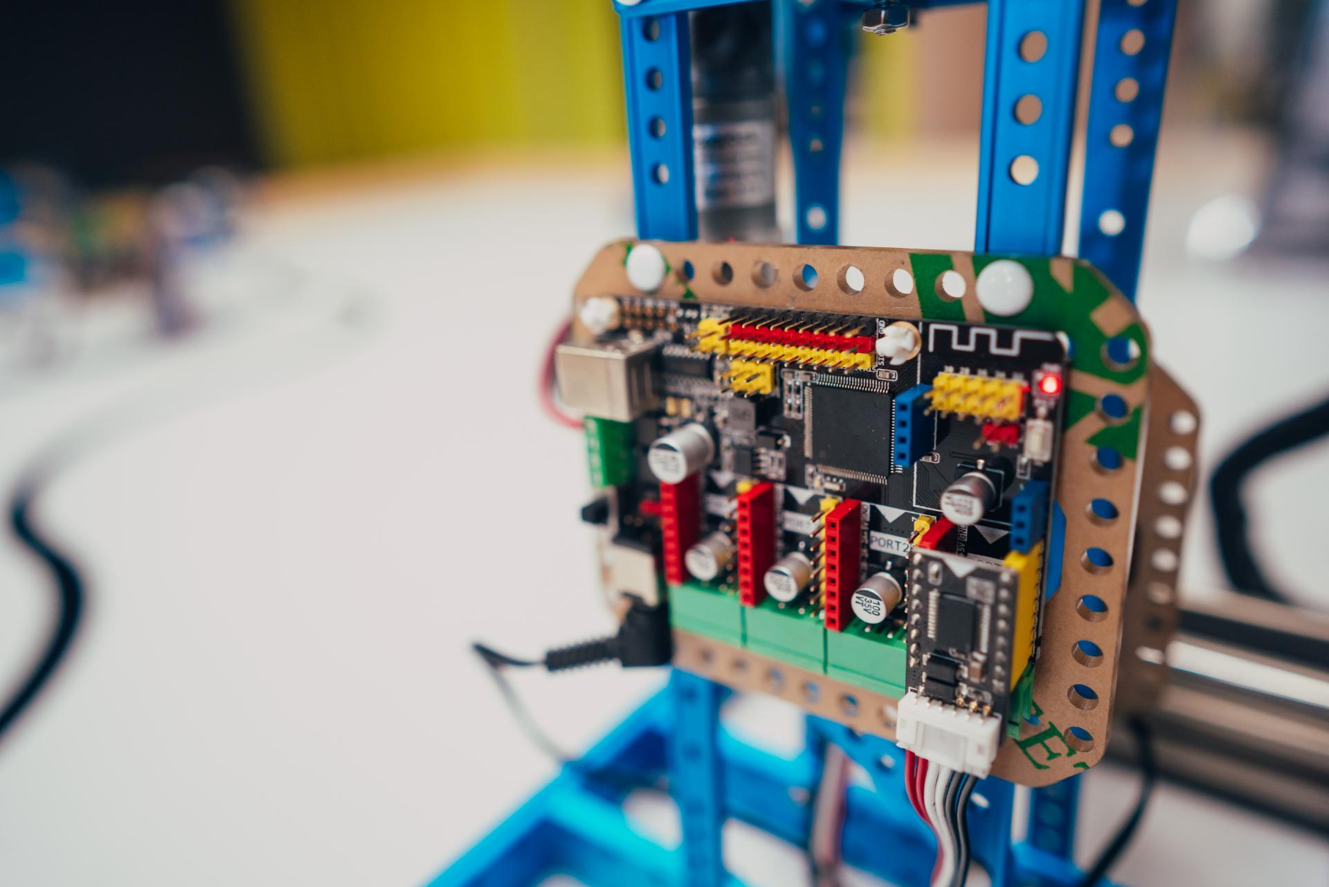 electronic circuit board with processor wires (1)